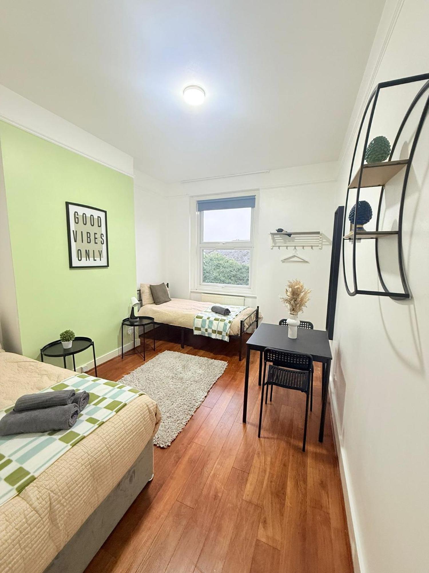 Cricklewood Broadway Guest Home London Eksteriør billede