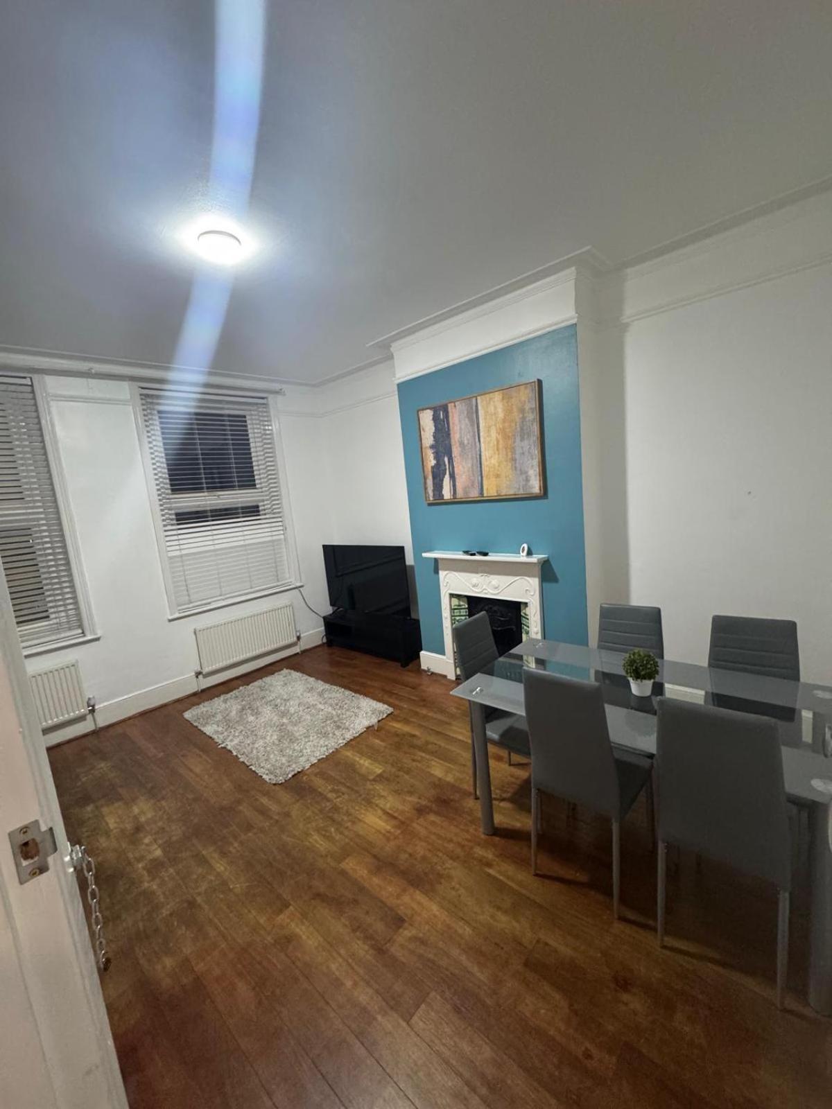Cricklewood Broadway Guest Home London Eksteriør billede