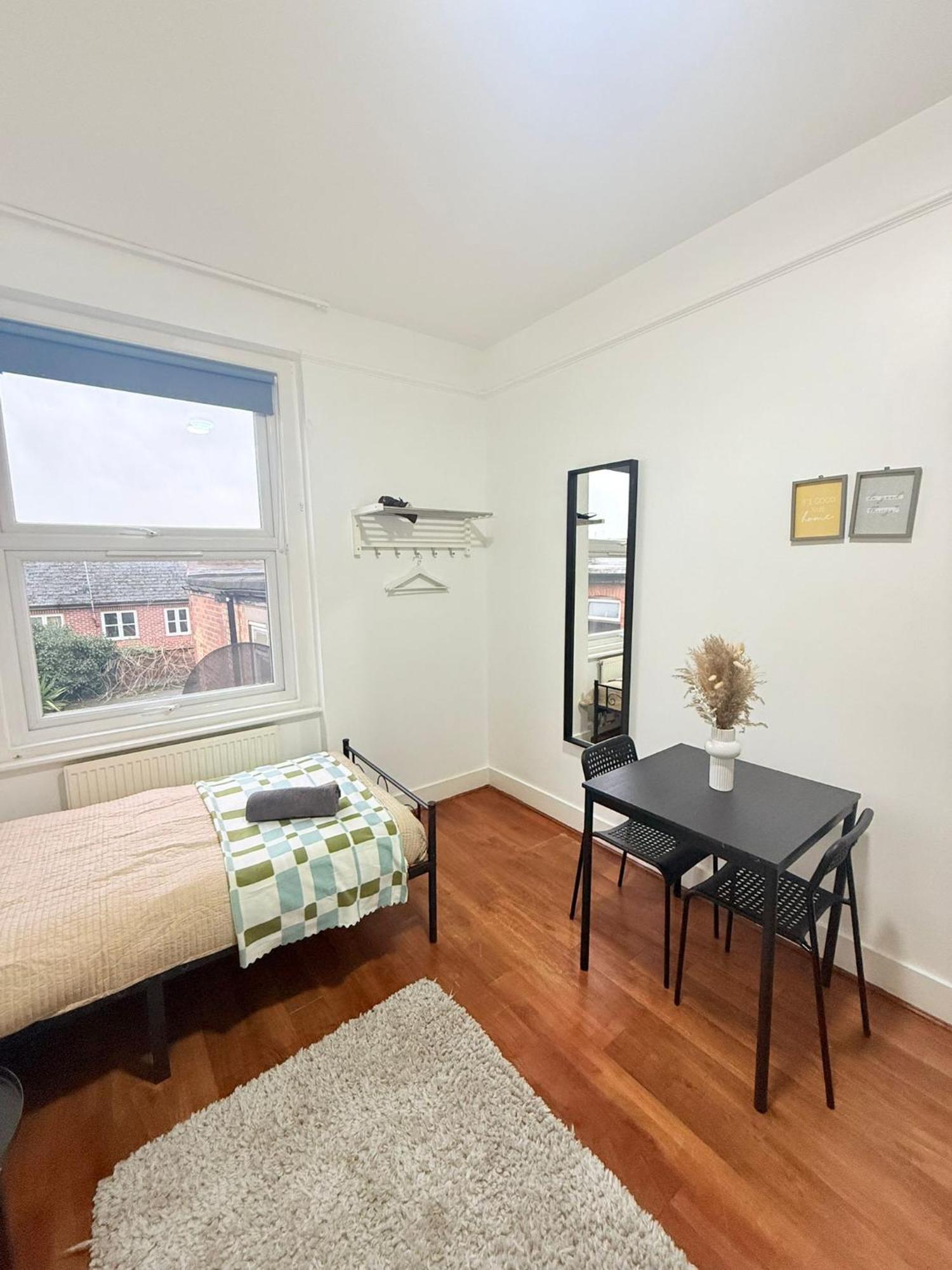 Cricklewood Broadway Guest Home London Eksteriør billede