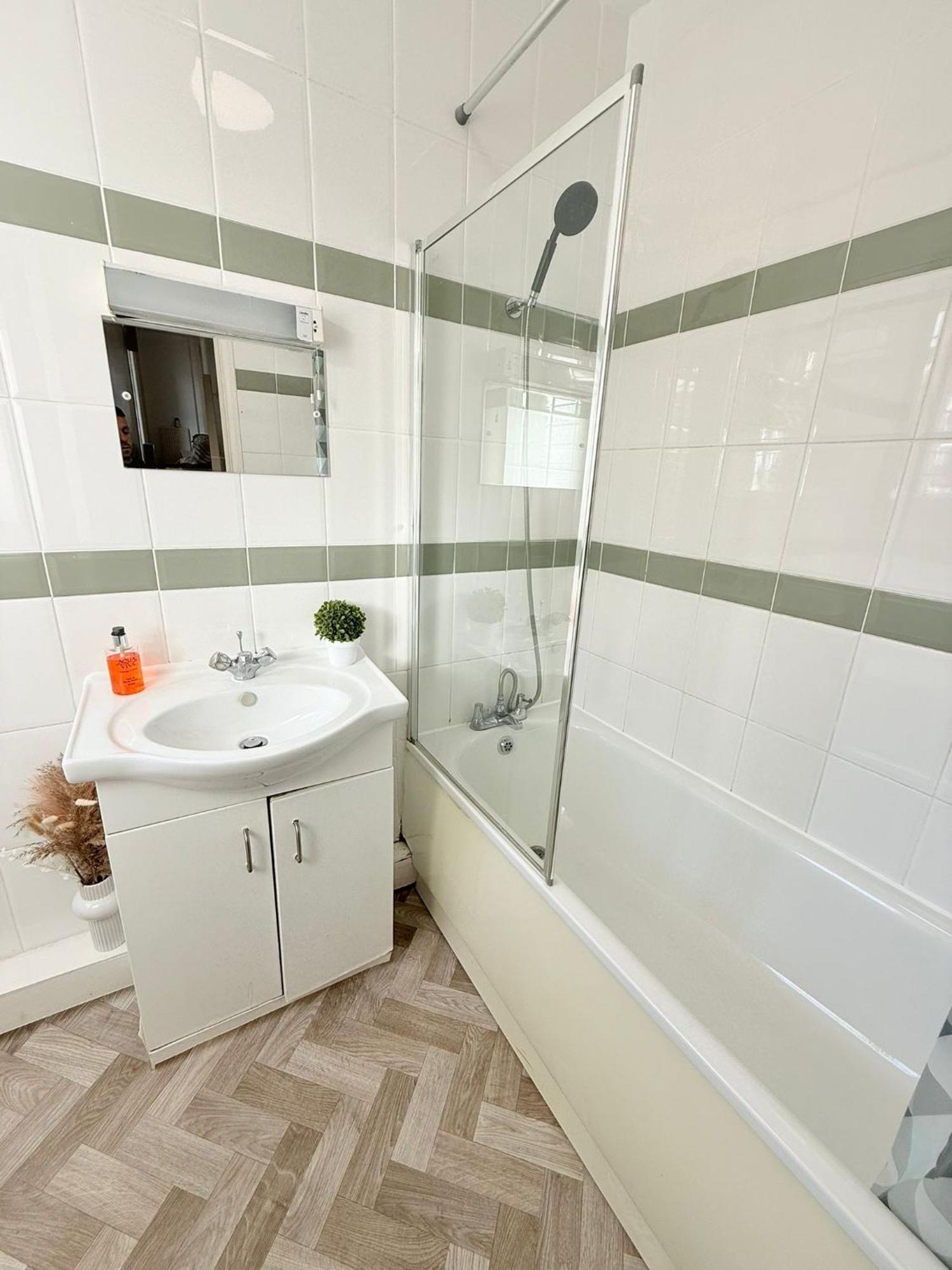 Cricklewood Broadway Guest Home London Eksteriør billede