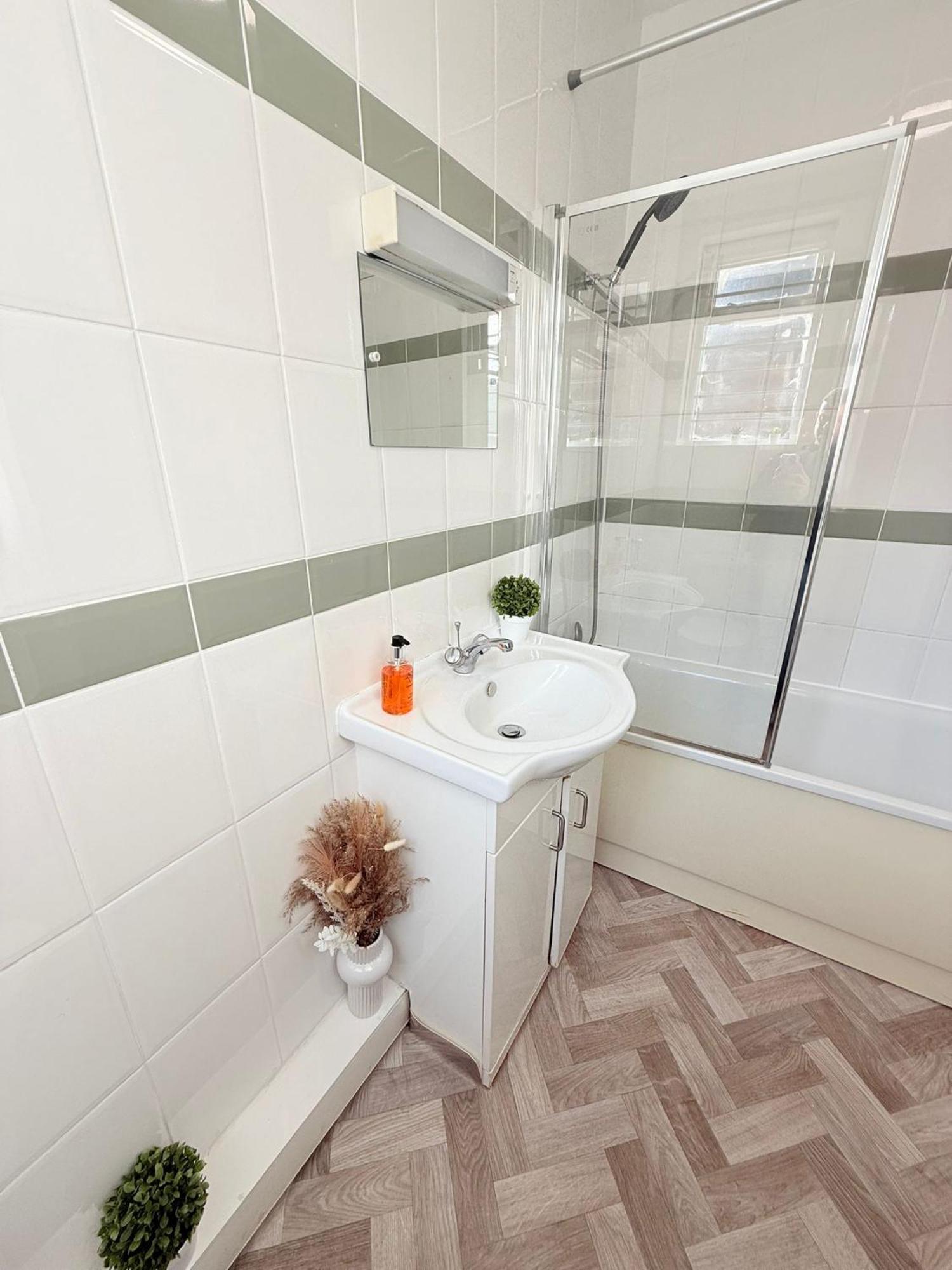Cricklewood Broadway Guest Home London Eksteriør billede